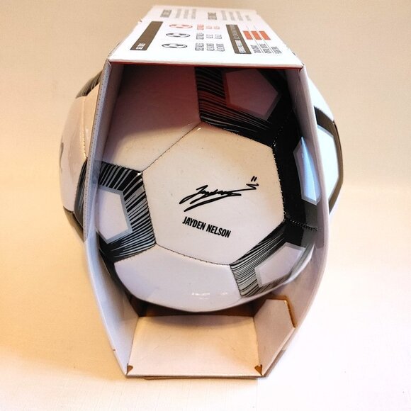 Wilson Pentagon Soccer Ball JAYDEN NELSON Bronze Series Size 5 13+ - Picture 4 of 5